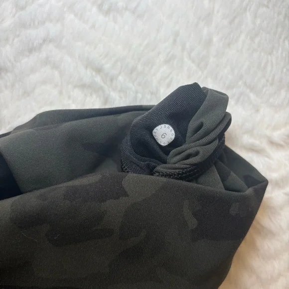 Lululemon Athletica Green Camouflage Leggings Cropped - Picture 3 of 3